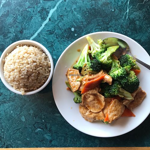 lunch vegan chicken and broccoli at Chia Sen in Scarborough