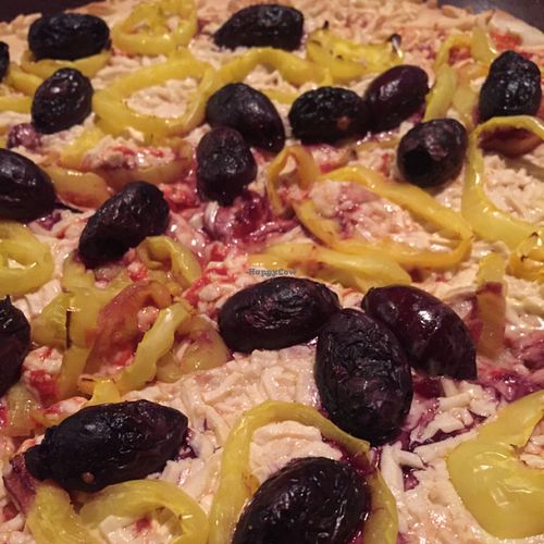 gluten-free, vegan pizza w greek olives & banana peppers at Tomato Bar Pizza Bakery in Schererville