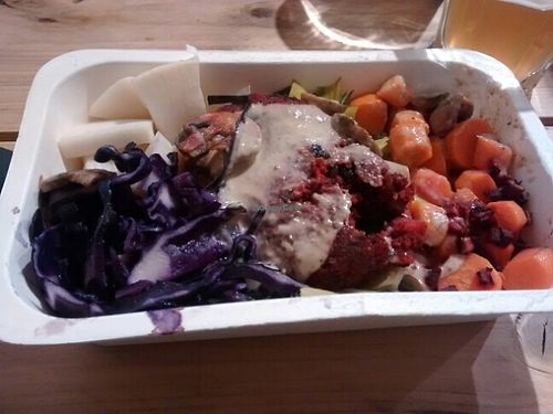 steak végé, sauce archiduc, sarrasin aux herbes, carottes rôties, chou rouge, poireaux et navets at Au Marche Noir in Brussels