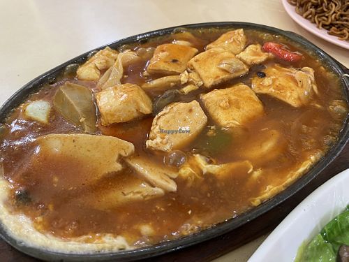 Hot plate tofu 8.5/10  at Ru Lai 如来斋 in Central Singapore
