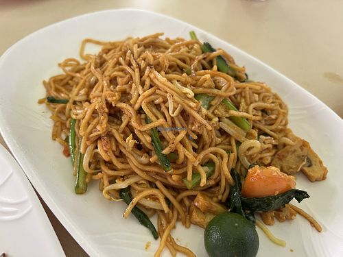 Mee goreng 7/10  at Ru Lai 如来斋 in Central Singapore
