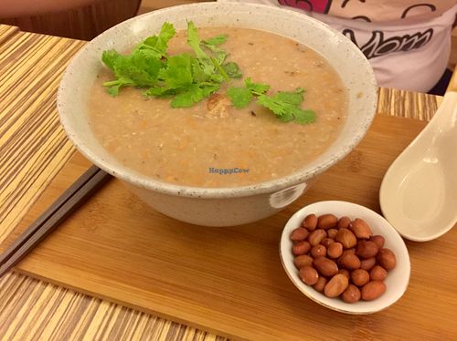 herbal porridge with yam at Lutan 21 滷談21蔬食藥膳養生館 in Malacca