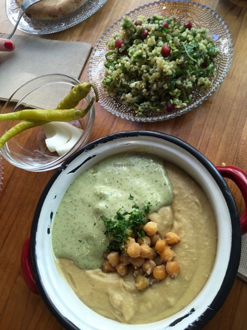 hummus con tahini verde at La Hummuseria in Madrid