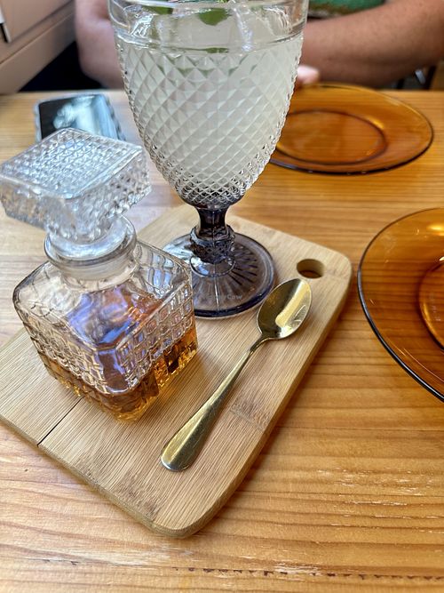 queen of roses  at La Hummuseria in Madrid