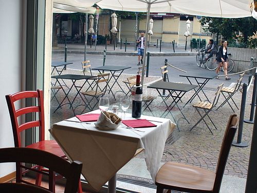 Table front window at Mezzaluna in Turin