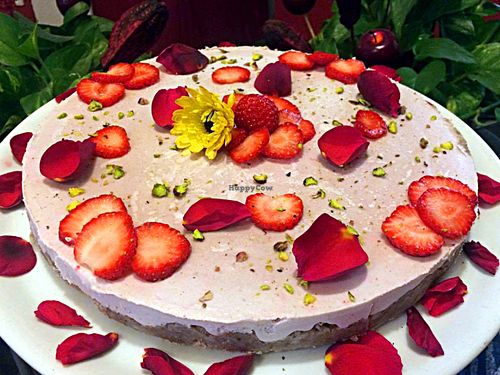 Raw cake strawberry and rose at Mezzaluna in Turin