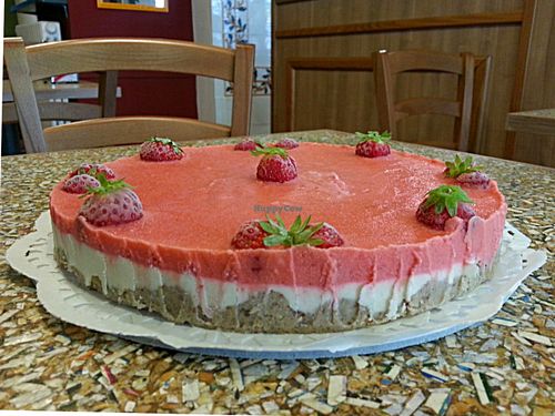 Raw cake for takeout at Mezzaluna in Turin