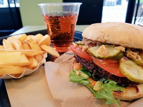 Swing burger and fries at Swing Kitchen - Operngasse in Vienna