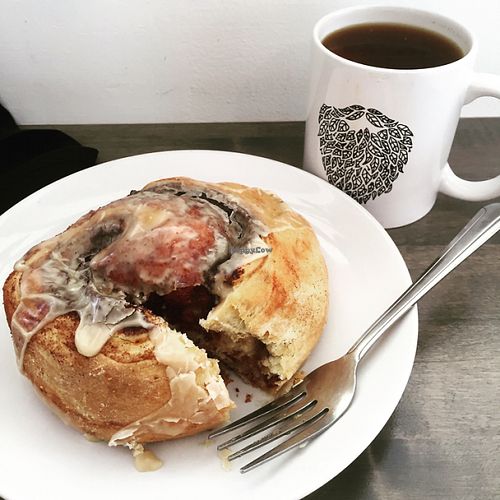 vegan cinnamon rolls at Gnome Cafe in Charleston