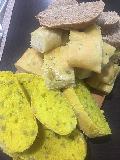 Homemade bread and focaccia at Vibrazioni Vegetali in Abbiategrasso