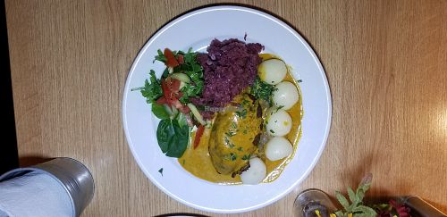 Roll up meat with Silesian dumplings and purple cabbage at Zielony Most Bistro Weganskie in Katowice