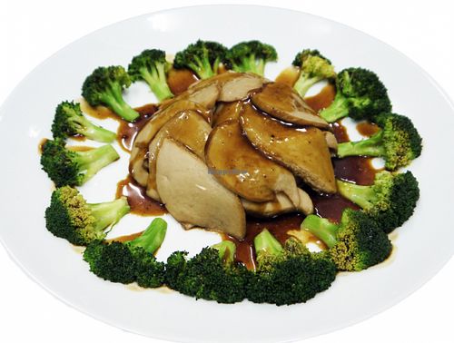 Broccoli Bailing Mushrooms at Tien Sing Vegetarian in Bandar Seri Begawan