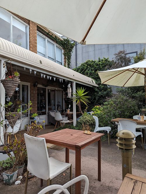 outdoor seating at Diggers Vegie Kitchen in Anglesea