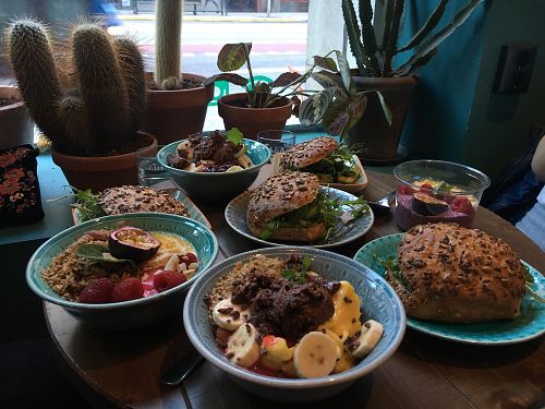 Smoothie bowls & sandwhiches at Mahalo - Hornsgatan in Stockholm