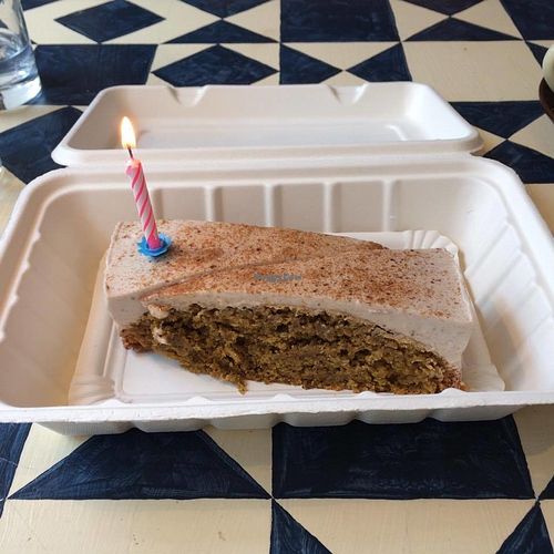 Rote-Beete-Kuchen to go mit Geburtstagskerze :) at GustaV in Salzburg