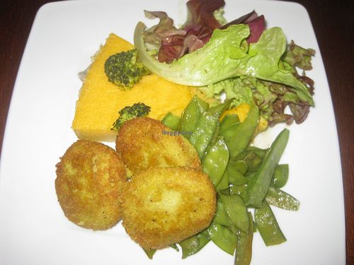 Broad bean cutlets with polenta and veg (vegan) at Dziupla in Sopot