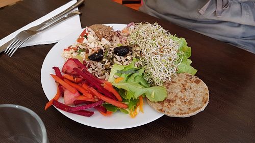 Salad of the day at Invita Fresh Food in Toulouse