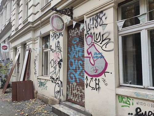 Closed at Eliza Cafe & Lieblingsstucke in Berlin