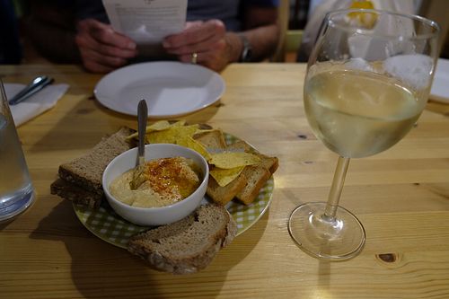 Hummus at Alcachofra Cafe in Faro