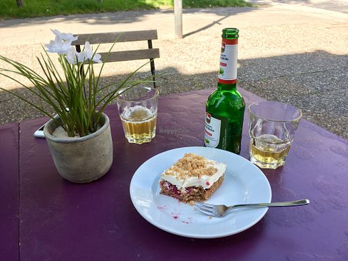 Vergan cake with non-alcoholic beer at Konditorei Gaumenfreude in Luebeck