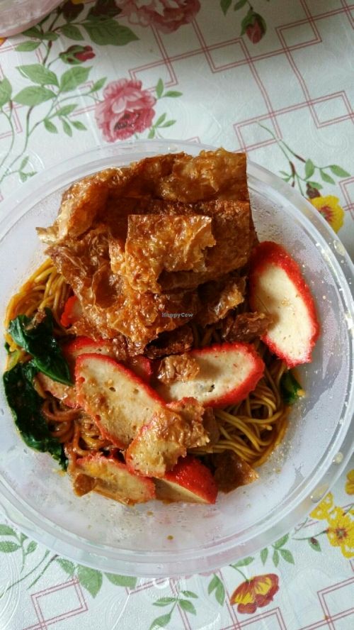 char siew (mock bbq pork) noodle at Kwan Inn Vegetarian 观音斋 - Bugis in Central Singapore