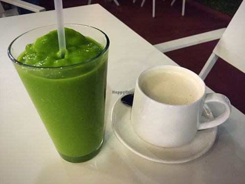 mango & spinach smoothie & chai tea with nut milk at Dirt - 5th St in Miami Beach