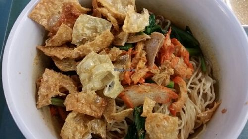 Dry noodle with mock meat at Ming Shan Vegetarian Food Stall in Central Singapore
