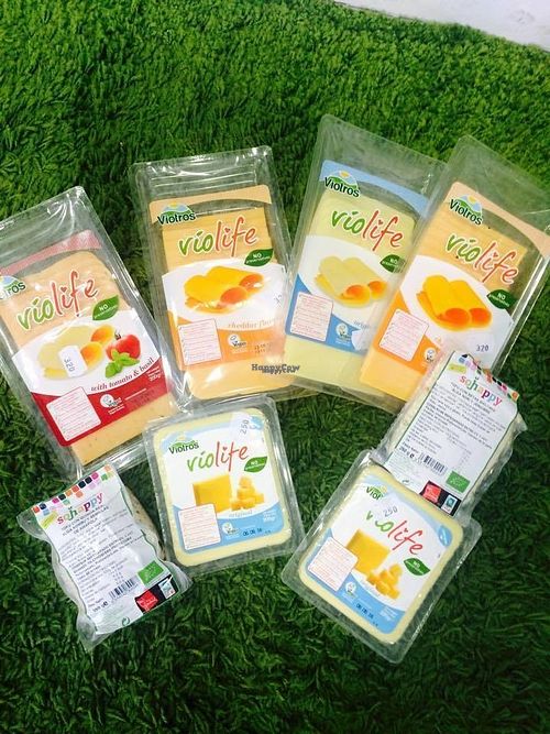 quesos veganos at Ohrigen in Zaragoza