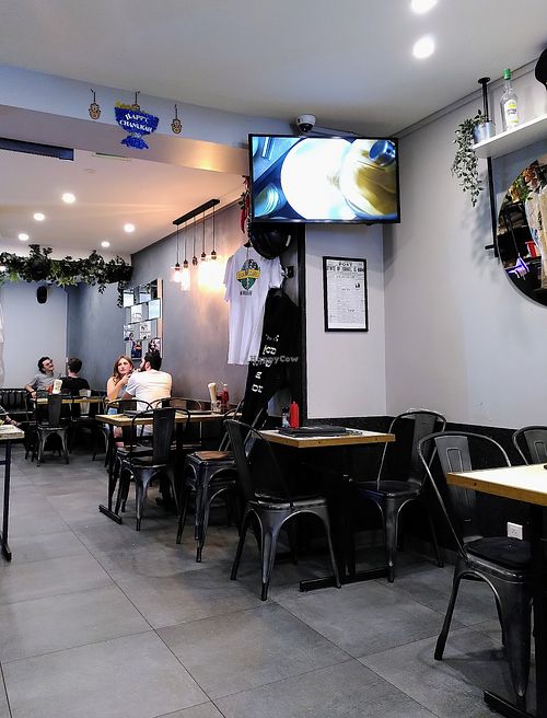 Eat-in space at L'as du Fallafel in Paris