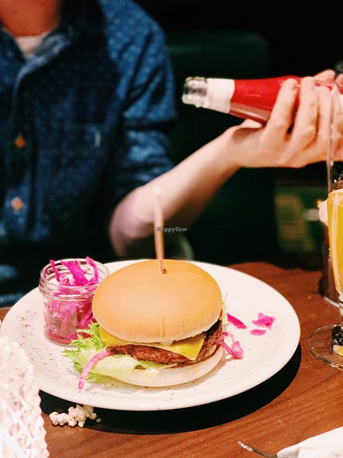 Vegan cheese burger at O'Learys in Trollhattan
