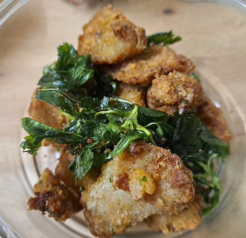 Vegan fried 'chikn' with Taiwan basil (bought for takeout) at MíngYuán SùShí Fāng 明園素食坊 in Hualien