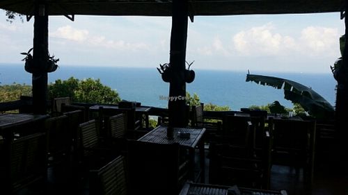 inside view at SUZ Retreat in Koh Phangan
