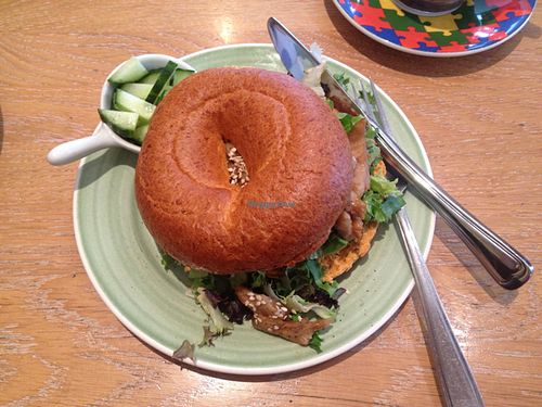 carrot bagle with veggie chicken at Bagels & Beans - Hoogstraat in Rotterdam