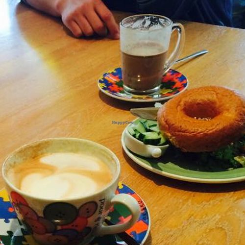 Cappuccino, bagel & hot vegan chocolate at Bagels & Beans - Hoogstraat in Rotterdam