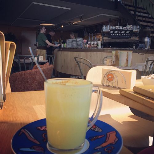 The bar and kitchen at Bagels & Beans - Stieltjesstraat in Rotterdam