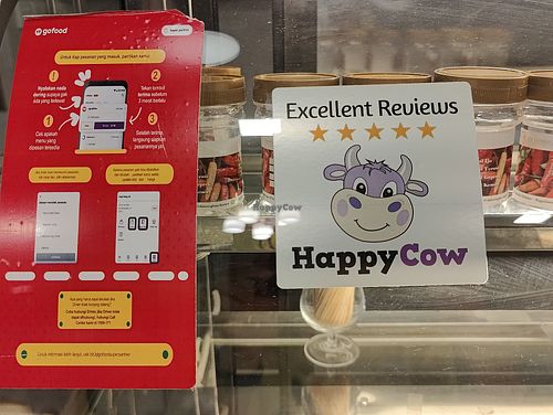 HappyCow 5 stars Excellent reviews  decal at De Loving Heart in 