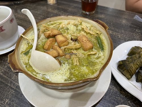 In a clay pot to keep it warm #Veganuary at Vege Restoran 素食館 in Batam