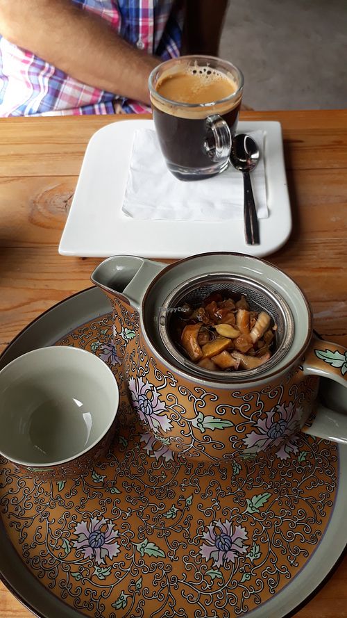 Blended tea mix and black coffee at Lek Shop Organic in Koh Phangan