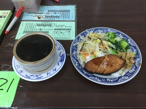My medicinal soup and steamed rice with fake fish at Xiū Yuán SùShí 修圓素食 Sho Yuan Su Shih in Taipei