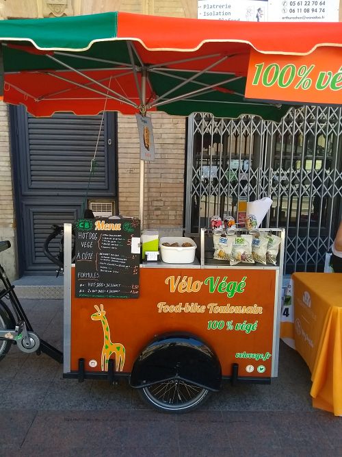 The bike at place Trinité - the march to close down all Slaughterhouses in Toulouse today at Velo Vege Food Bike in Toulouse