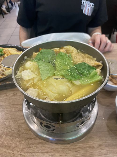 Noodle hotpot   at Quán Zhēn SùShí 全真素食 in Taipei