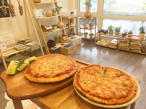 vegan pizza at Xuong Vegan - Atelier Vegan in Hanoi