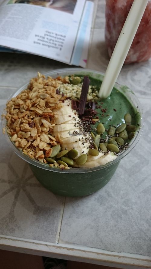 Envy smoothie bowl at 42 Juice in Brighton