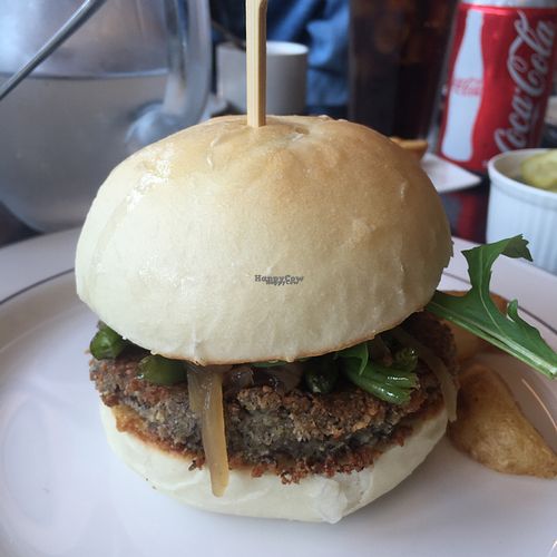 vegan burger at Salon Delicious in Seoul