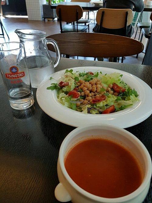 chick pea salad and tomato soup at Salon Delicious in Seoul