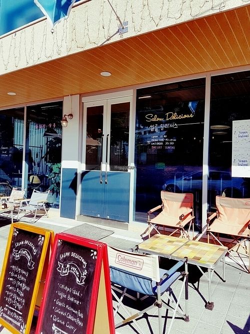 from the outside :) at Salon Delicious in Seoul
