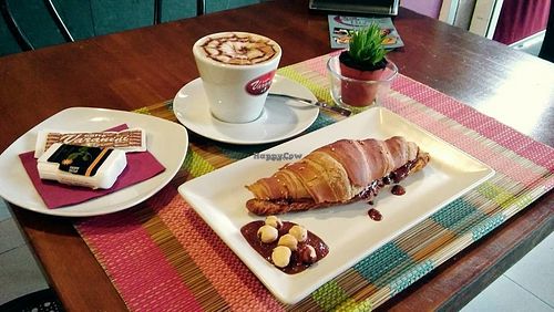 veg croissant with "nutella" hand made
croissant vegano con "nutella" casera at B12 in Los Cristianos