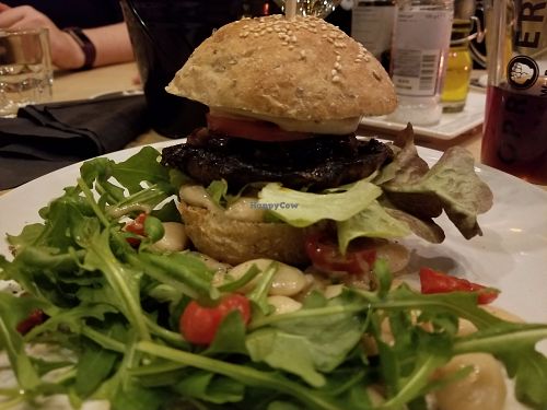 Mushroom vegan burger at Oproer Brouwerij in Utrecht