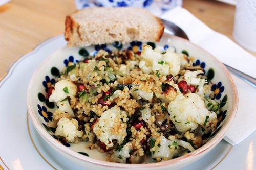 cous-cous salad with cauliflower and pomegranate seeds at Hugs & Cups in Murren