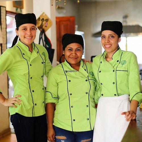 Las cocineras at Casita Ecovegana de Zihuatanejo Cooperativa in Zihuatanejo